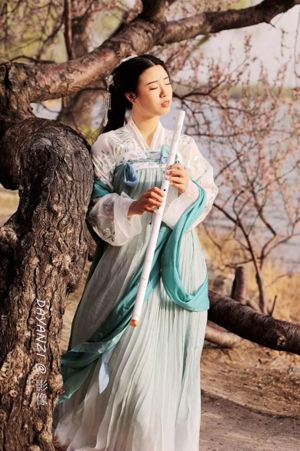 汉服变装吃瓜,穿越古今的时尚演绎