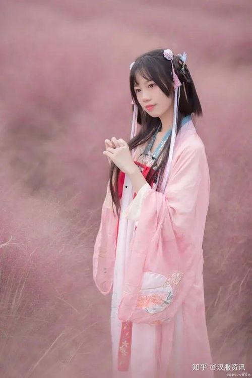 汉服变装吃瓜,穿越古今的时尚演绎