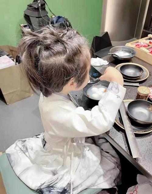 吃瓜的小海绵,揭秘娱乐圈幕后故事