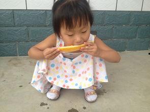 孩子吃瓜配音,趣味横生