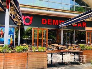 杭州下沙酒馆吃瓜,杭州街头热辣吃瓜，一探酒香四溢的市井风情