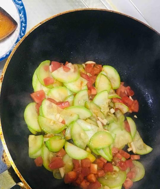 香水里的瓜怎么吃,揭秘香水中瓜的食用之道