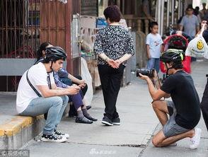 街头吃瓜老太太,见证人间百态的市井传奇