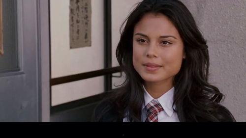 美女和帅哥吃瓜